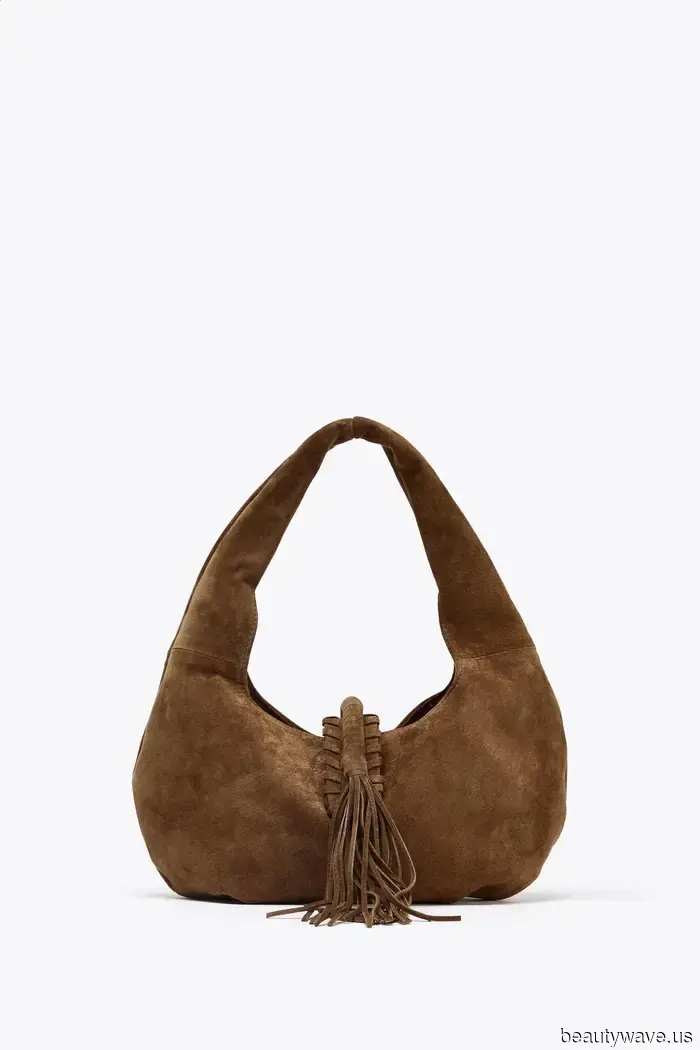 All of my most fashionable friends are already sporting this fall bag trend.