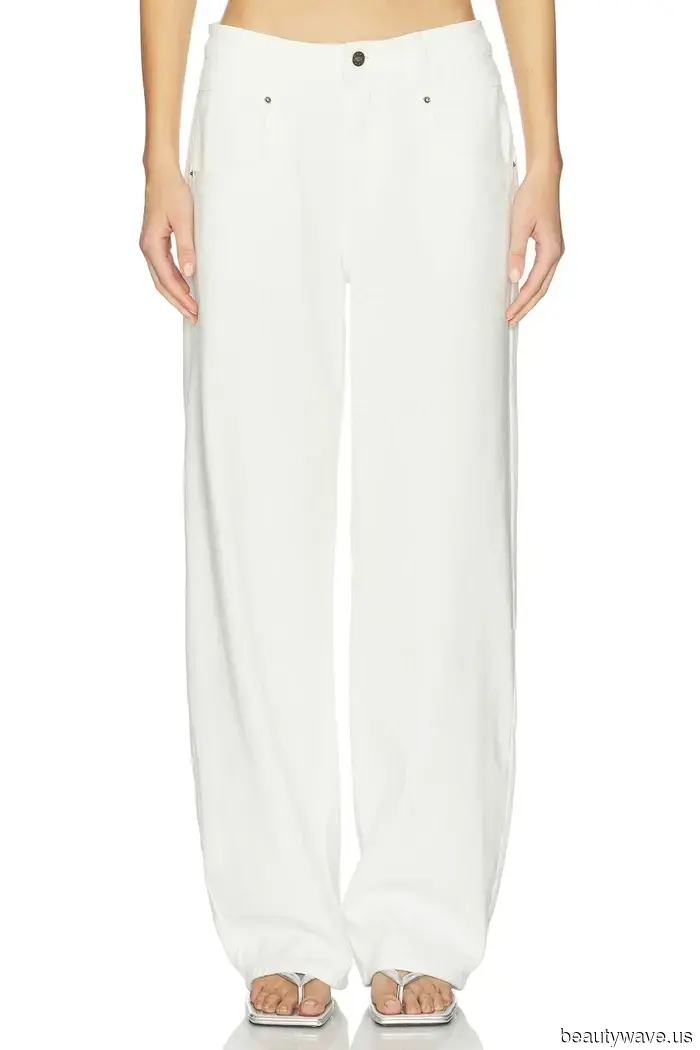 While everyone is discussing fall trends, fashionable women are still sporting this elegant summer essential.