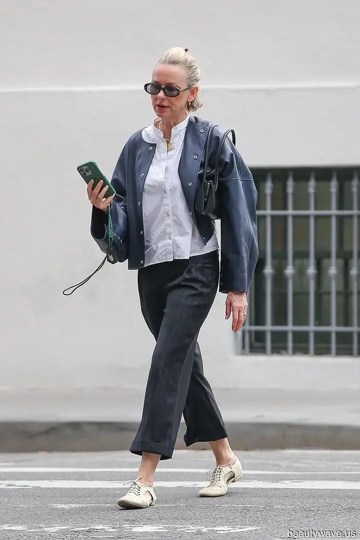 Here’s how to embrace the viral flat-shoe trend that everyone purchased earlier this year for Fall 2026.
