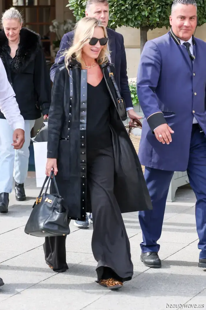Kate Moss sported the top shoe trend that elevates all-black ensembles to a fashionable level.