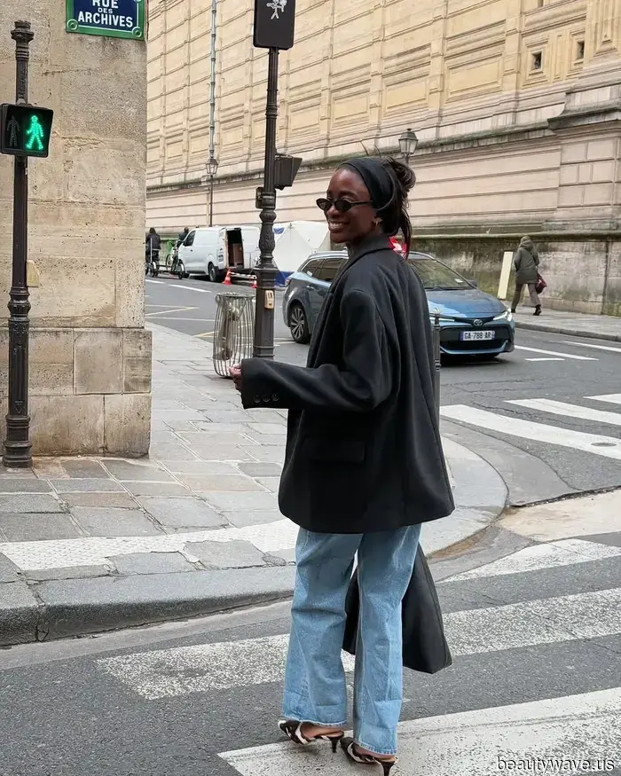 Más Fresco Que Jeans y una Camiseta&mdash;Todos Con Buen Gusto Usarán Estos 15 Conjuntos de Denim Este Otoño