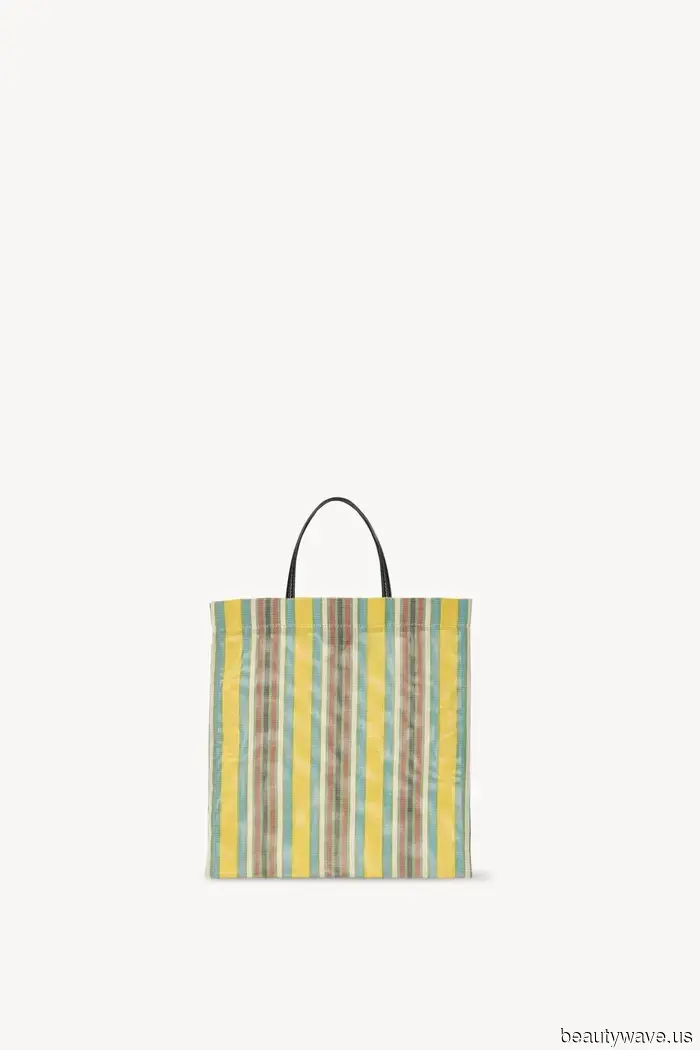 Le borse in rafia sono ancora di moda, ma secondo le persone chic di Londra e NYC, questa tendenza delle borse "datate" è ancora…