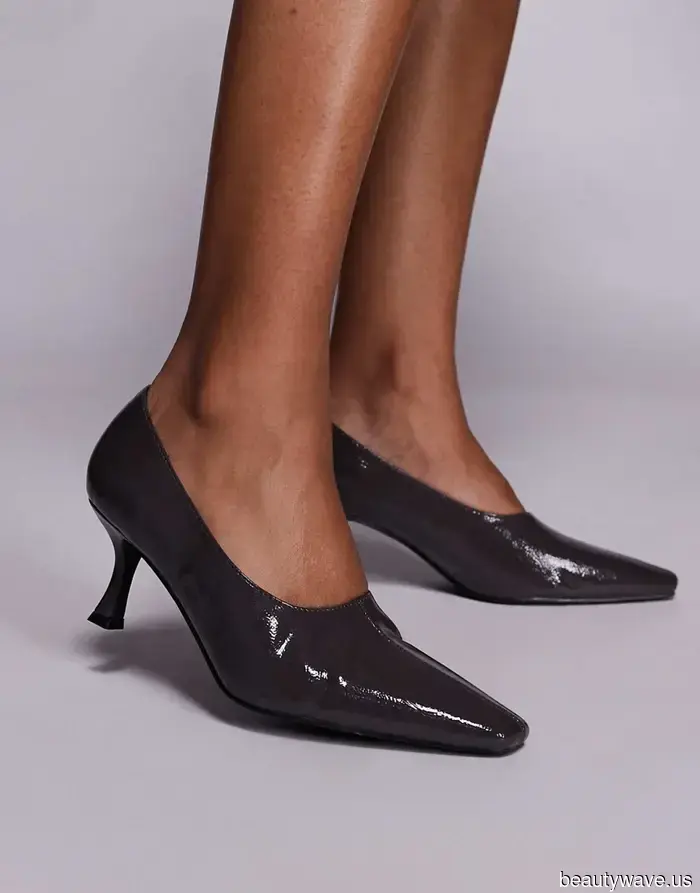 I'm a Fashion Editor—I Always Replace My Sneakers with These 5 More Sophisticated Winter Shoe Trends.