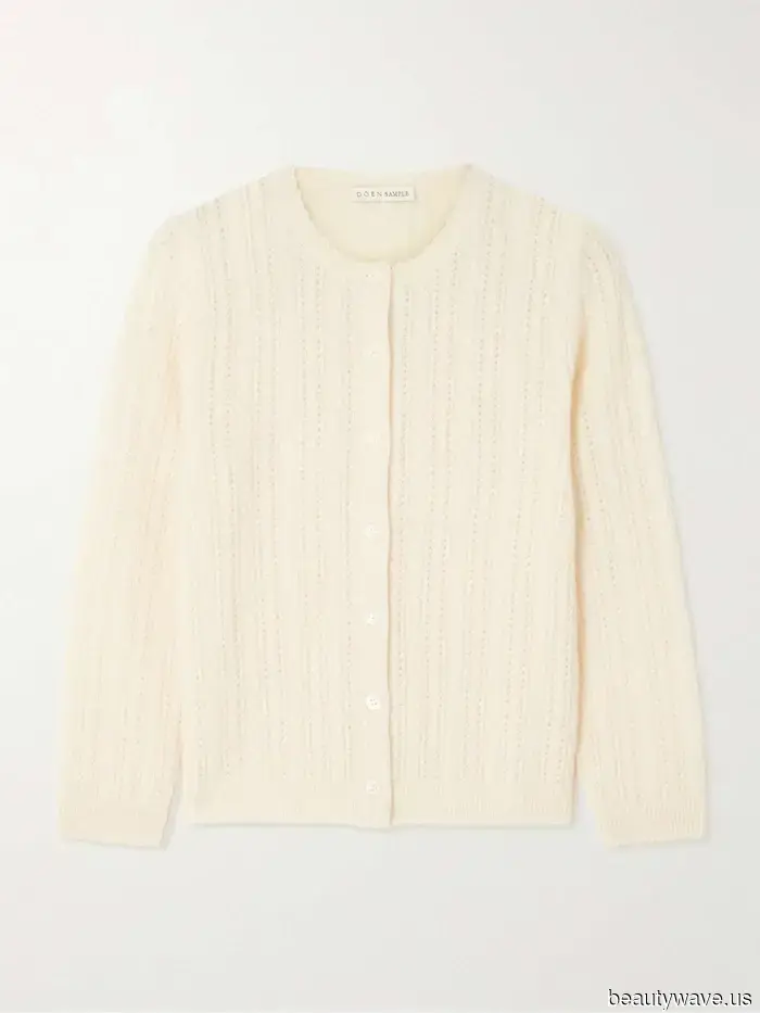 No, not flats: This spring 2026, it girls are currently pairing this shoe trend with jeans.