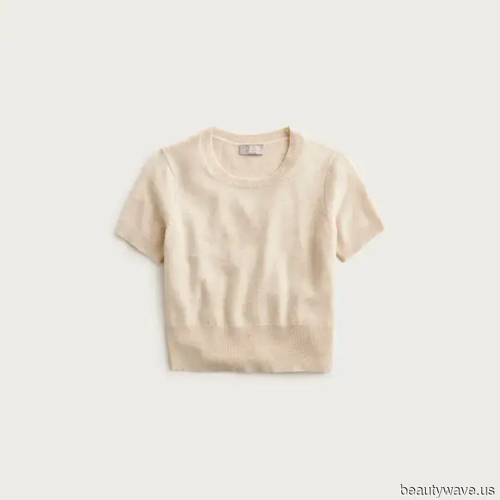 Invece dei jeans, le persone a Parigi indossano questo elegante capo con ballerine e mocassini.