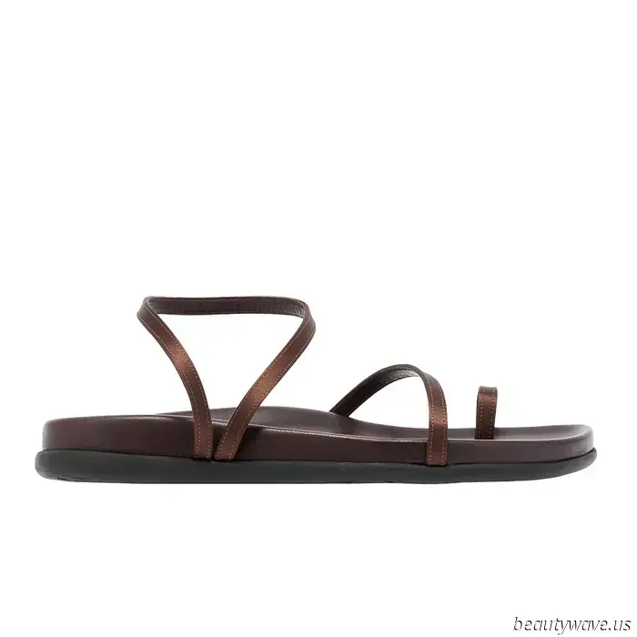 This sandal color ensures that your white jeans ensembles appear stylish rather than inexpensive.