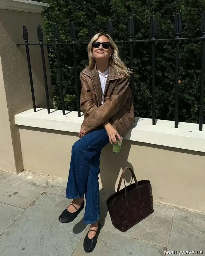 If you’re purchasing a woven bag this summer, opt for this sophisticated, classic design.