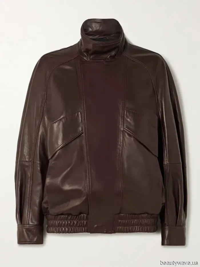 *No* Blazers&mdash;la Chaqueta Anti-Tendencia que las Mujeres Mayores de 50 Años Están Usando con Faldas en París, L.A. y NYC