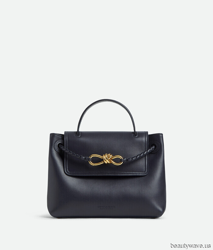 Я пойму, что ты "в теме", если увижу тебя с этой сумкой цвета с черным или коричневым (или с тем и другим).