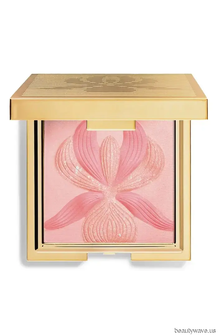 My friends count on me for stylish holiday gift suggestions—these luxurious beauty treasures are sure to impress.