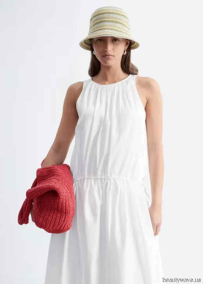 Chic French women are aware that these 7 essential wardrobe pieces are crucial for achieving an expensive look during the summer.
