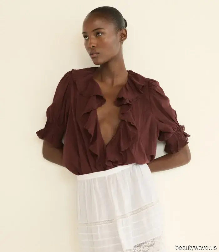 The Specific Dôen Blouse That It Girls Always Pair With Jeans