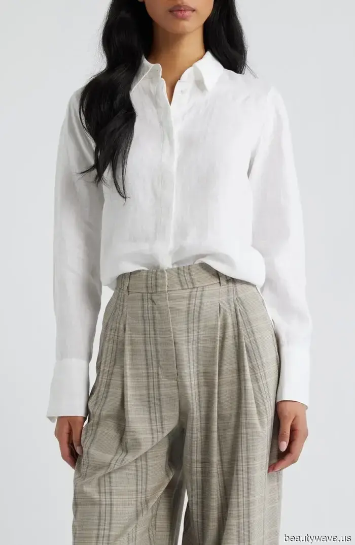To achieve a wealthy look in Capri leggings this summer, simply pair them with these two items.
