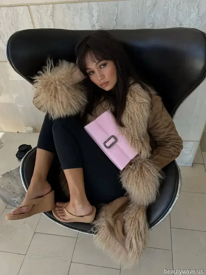 Alle coolsten Mädchen, denen ich folge, tragen diesen "veralteten" Schuhtrend mit Jeans, Kleidern und Röcken.