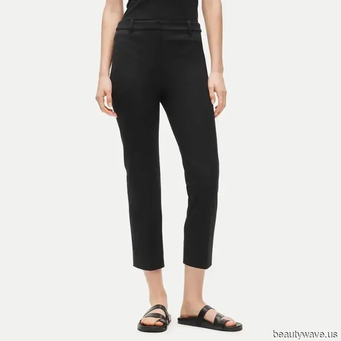 Non sembrerai mai fuori moda con pantaloni cropped se indossi questo e questo con essi.