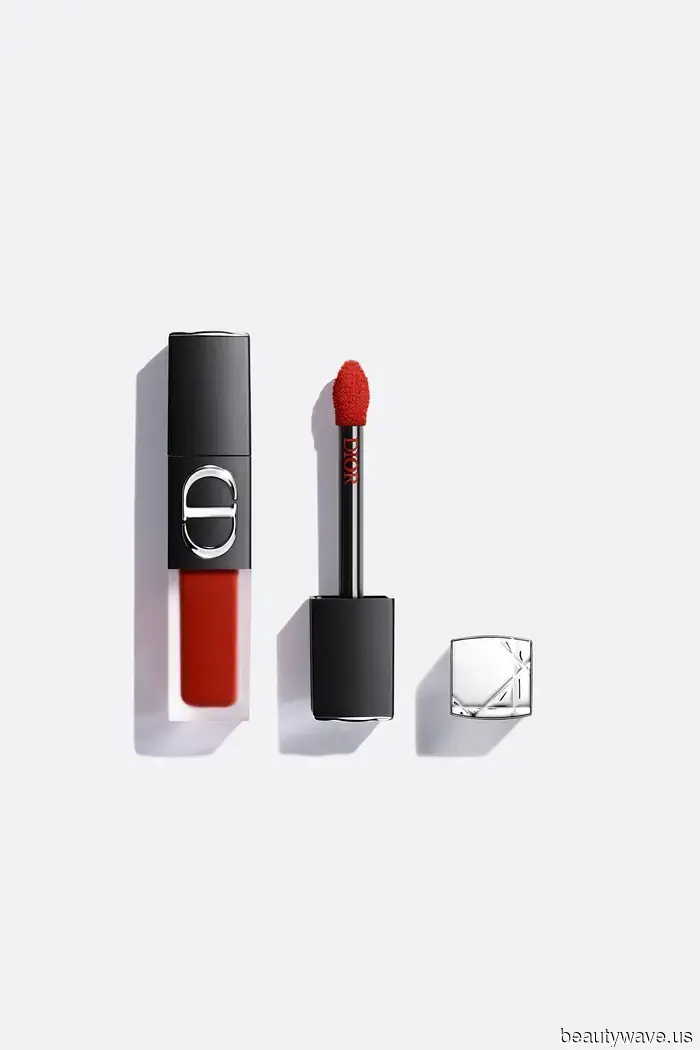 Nublado, Construible y Dolorosamente Chic&mdash;Los Nuevos Lip Blurs de Dior Son la Definición del Maquillaje Suave de Otoño