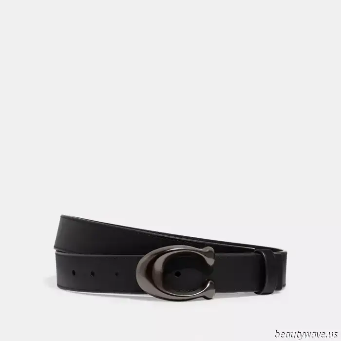 Here's What Fashion Enthusiasts Are Currently Pairing with the Accessory Trend That Everyone Was Previously Wearing with Jeans.