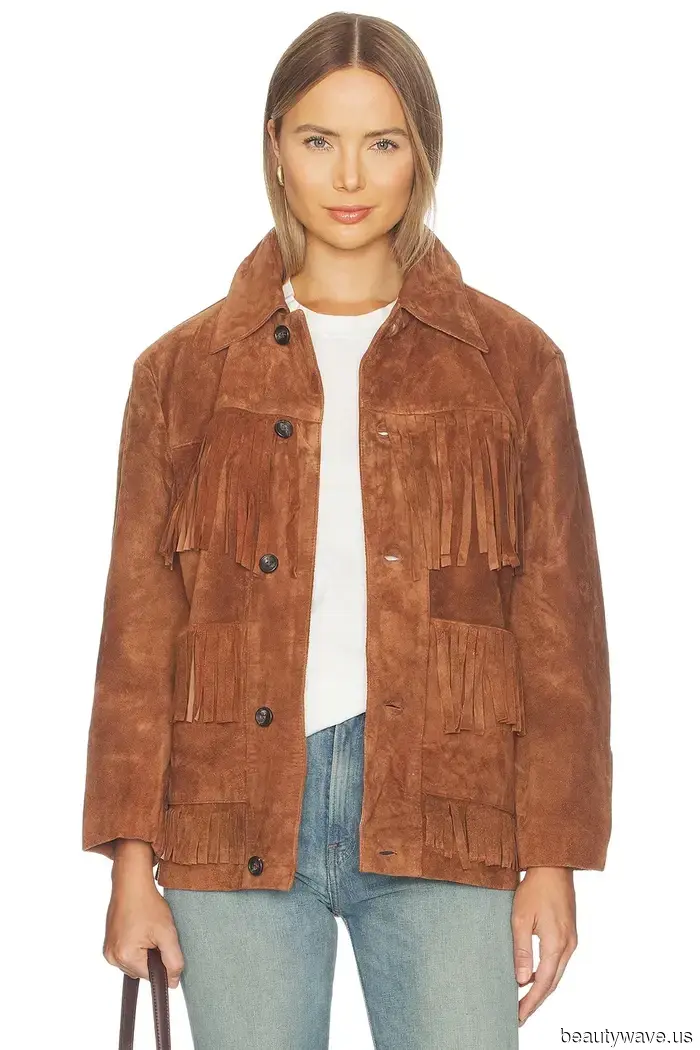 Every chic French woman understands that these 8 items give outfits a luxurious appearance.