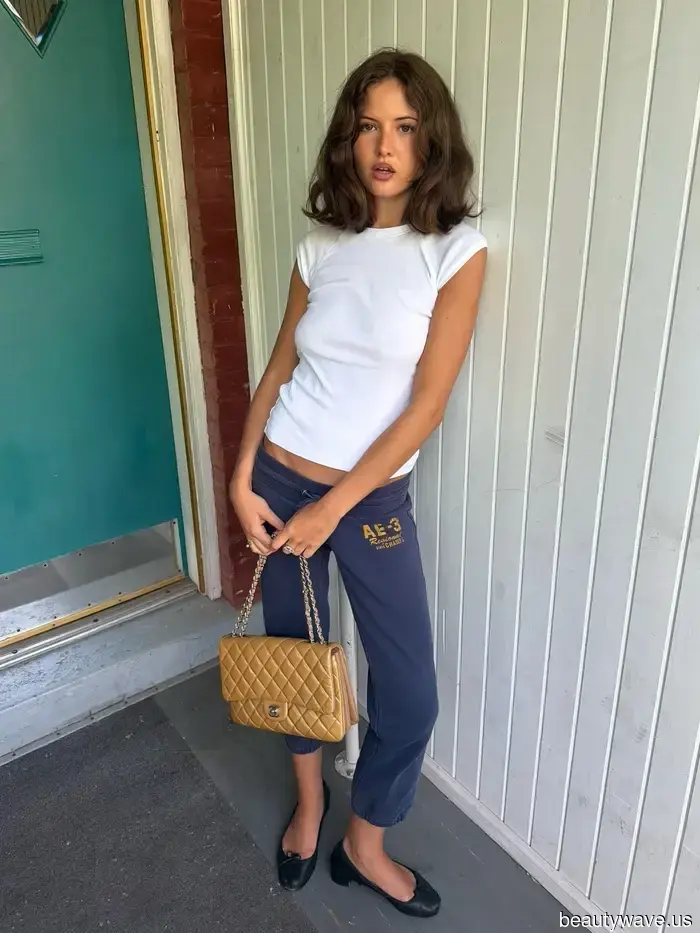 Capri Sweats Are Subtly Gaining Popularity in LA—These Shoes Will Enhance Their Style in 2026