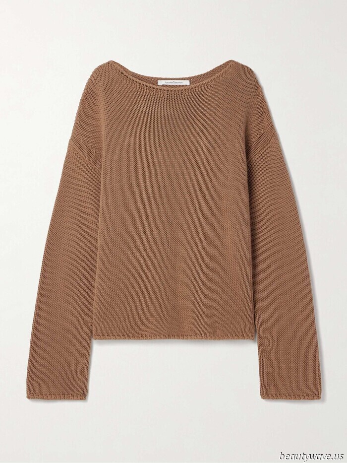 Chic women in Marseille and Cadaqués replace their cashmere sweaters with this lighter alternative every summer.