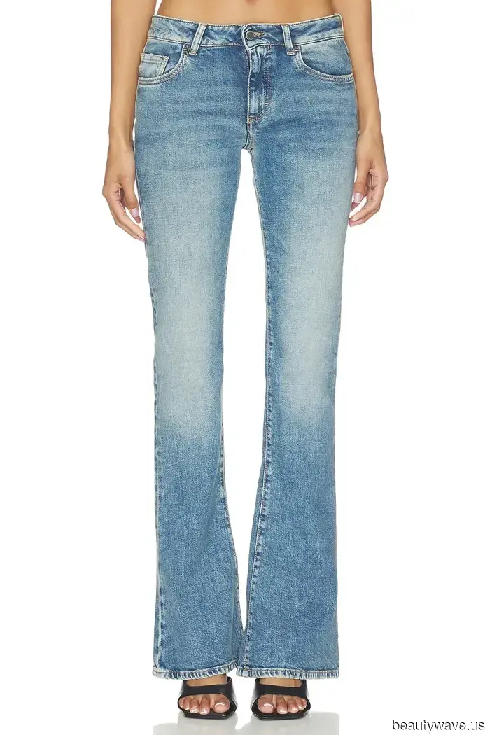 Plötzlich tragen alle Coolen sonnenverblasste Jeans&mdash;so stylst du sie diesen Frühling.