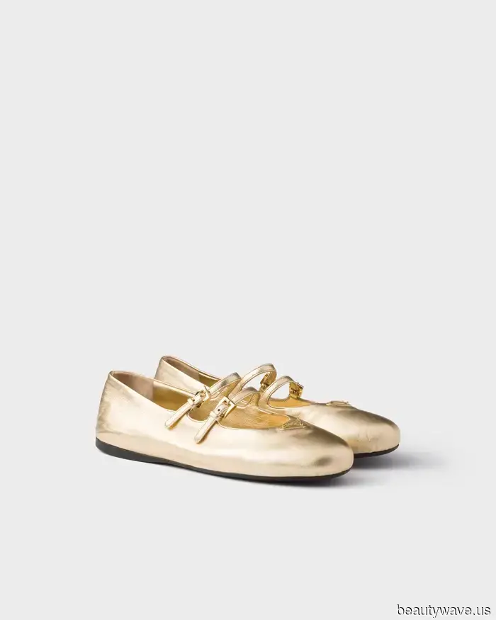 From Paris to New York, here are 9 stylish ballet flat trends that fashion-forward girls are continuously sporting.