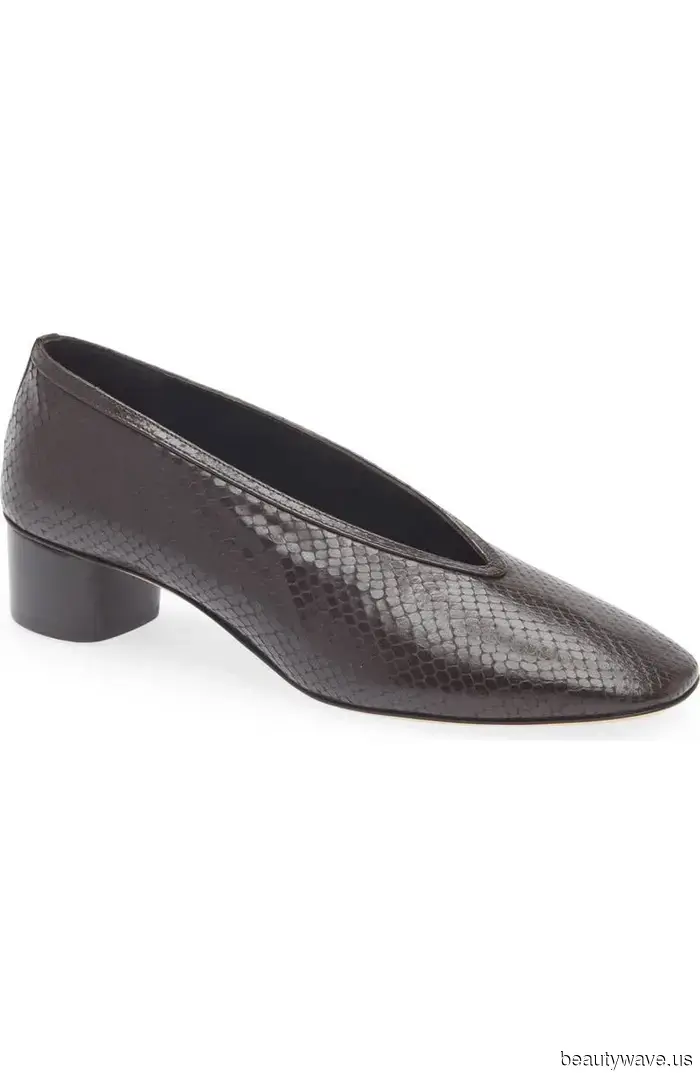 The '90s Footwear Styles That Trendy European Girls Are Pairing With Jeans