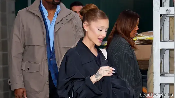 Ariana Grande has effortlessly made a seldom-seen winter jeans color look incredibly stylish.