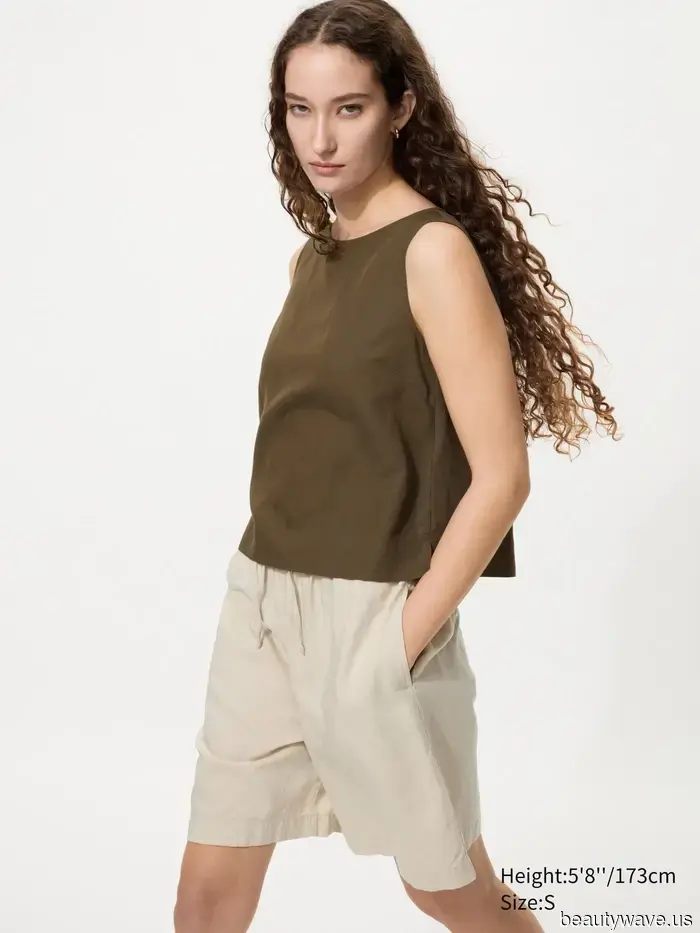 Uniqlo hat gerade seine schicksten Sommerneuheiten veröffentlicht&mdash;15 Teile für die Capsule Wardrobe, die es wert sind, bekannt zu werden.