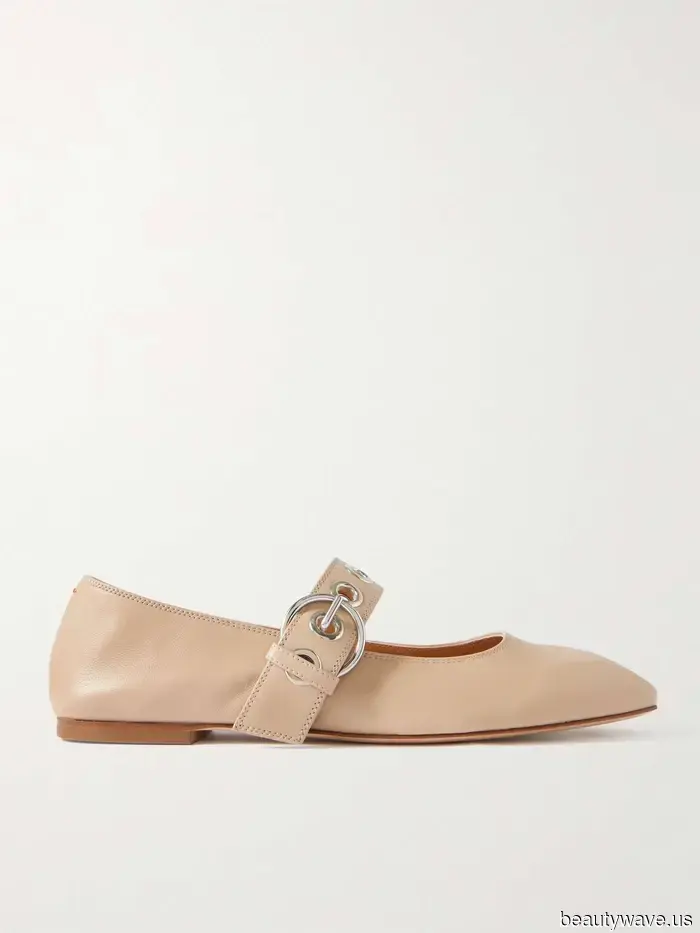 If you're a fan of stylish white jeans ensembles, opt for this closed-toe alternative instead of sandals when pairing with denim.