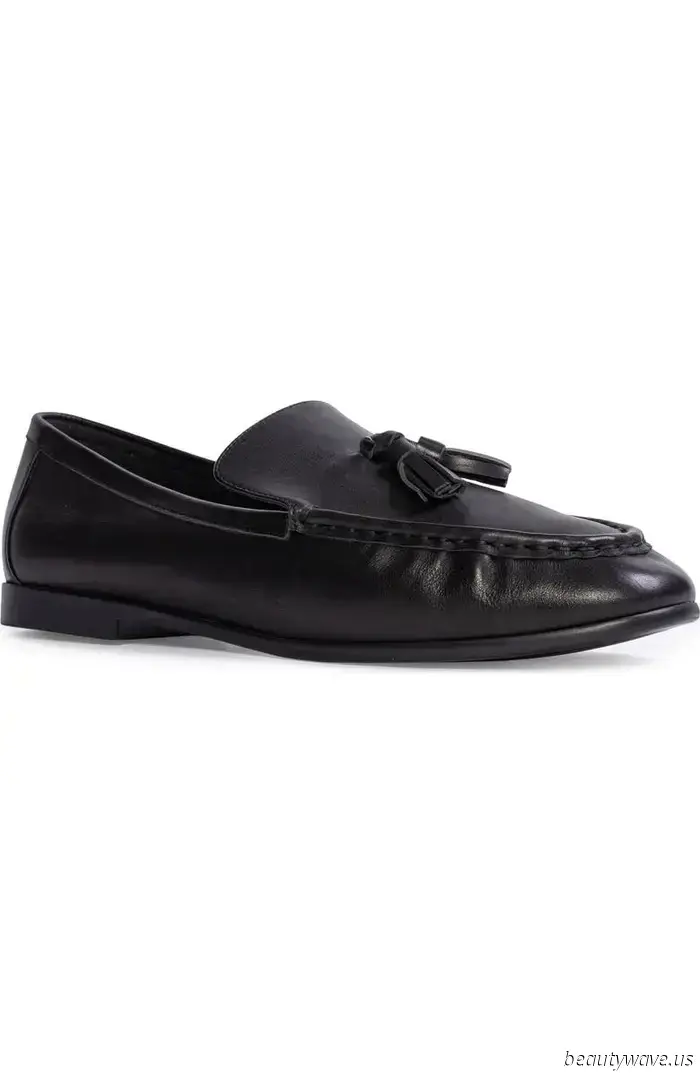 I couldn't help but observe that the trendiest dressers in L.A. consistently pair this shoe style with black trousers.