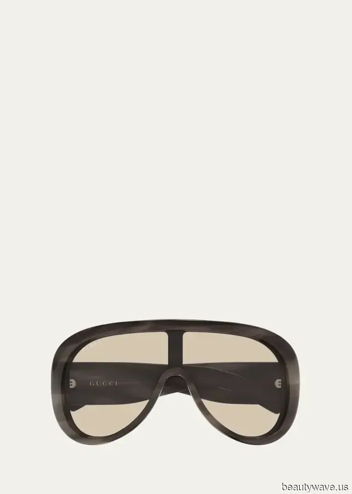 In case you needed a reminder, heels look their best paired with this legging style.