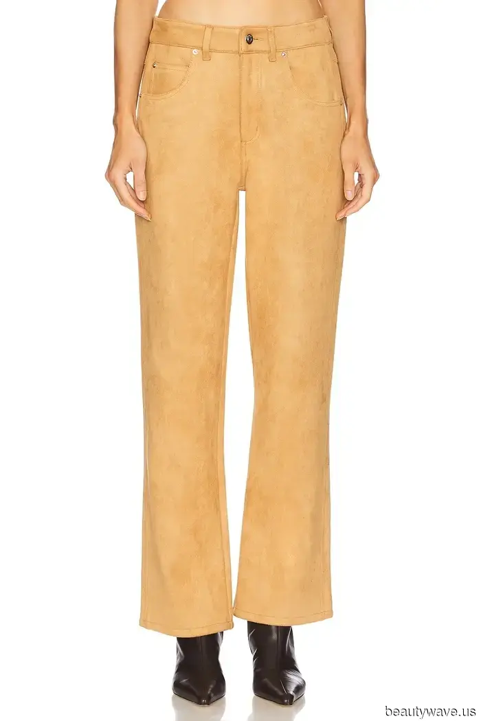 Jeans are great, but Sofia Richie Grainge's fall pant trend is the ideal alternative if your goal for 2025 is to exude wealth.