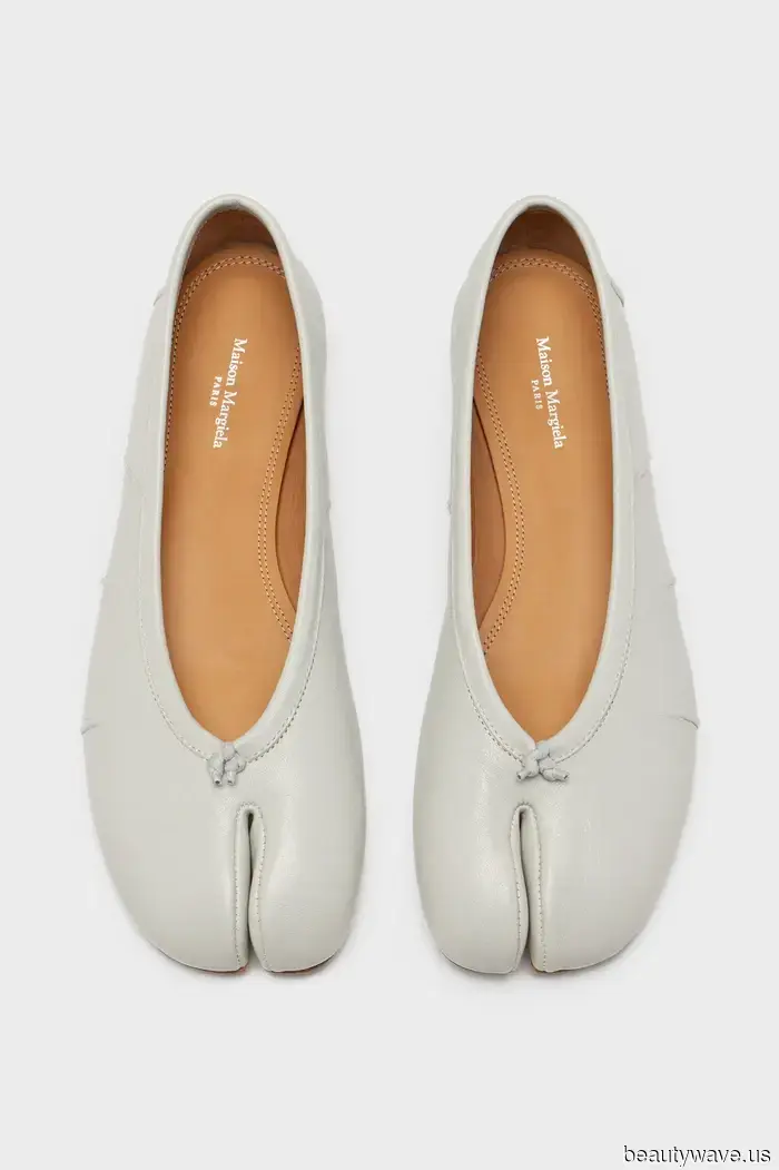 Le ballerine colorate che le ragazze stanno indossando con i pantaloni estivi non sono nere o marroni&mdash;sono molto più cool.