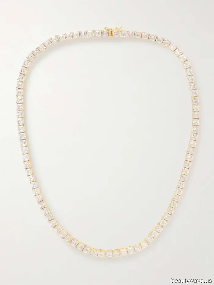 Kendall and Hailey have just confirmed it: Statement earrings are being superseded by this timeless party jewelry trend.