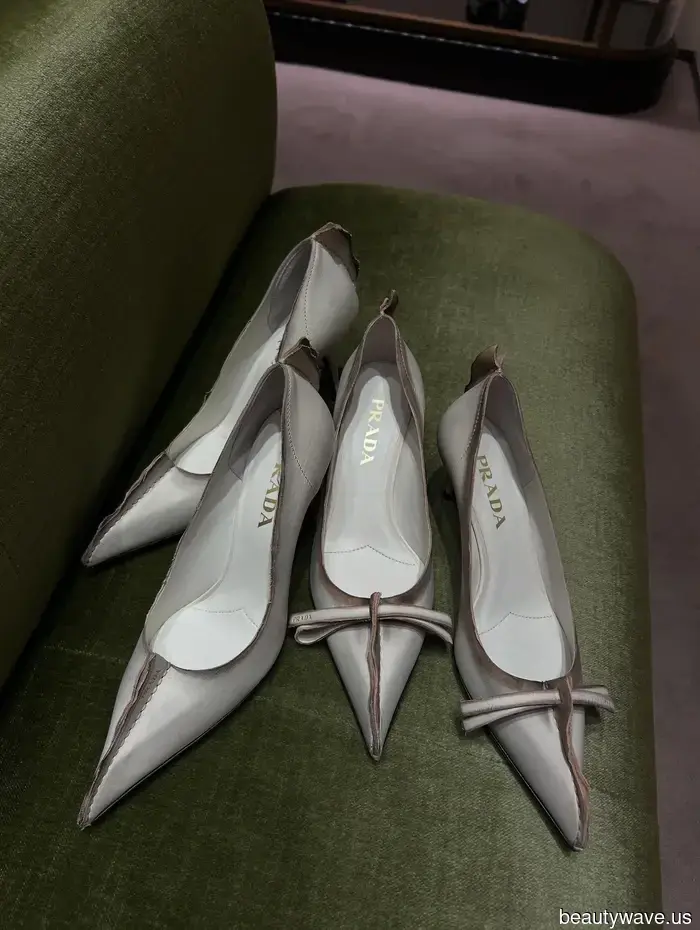 Le décolleté bianche sono belle, ma le spose del 2026 cammineranno lungo il corridoio con queste 6 tendenze di scarpe inaspettate.