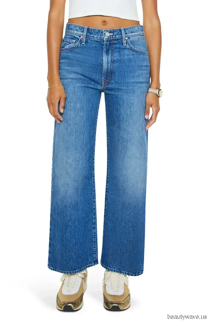 I really love suede, but this bag trend enhances the elegance of plain blue jeans even more.