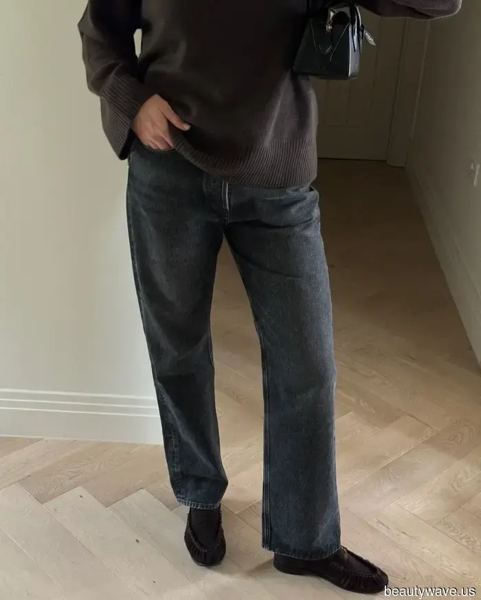 While black shoes will forever be a classic choice, this stylish shoe color is the only one I'll choose to wear this autumn.