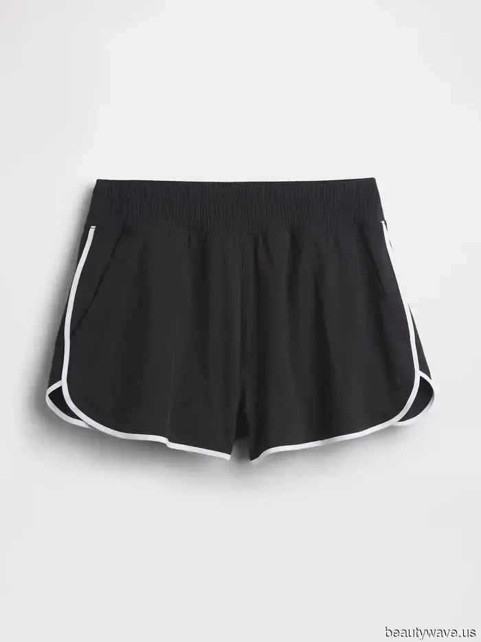 Seen in NYC—the Shorts Trend that It Girls are pairing with T-Shirts.