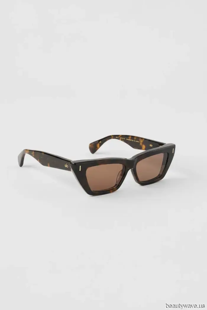 Fact: The sunglasses that every WWW editor is sporting will be out of stock by August 1.
