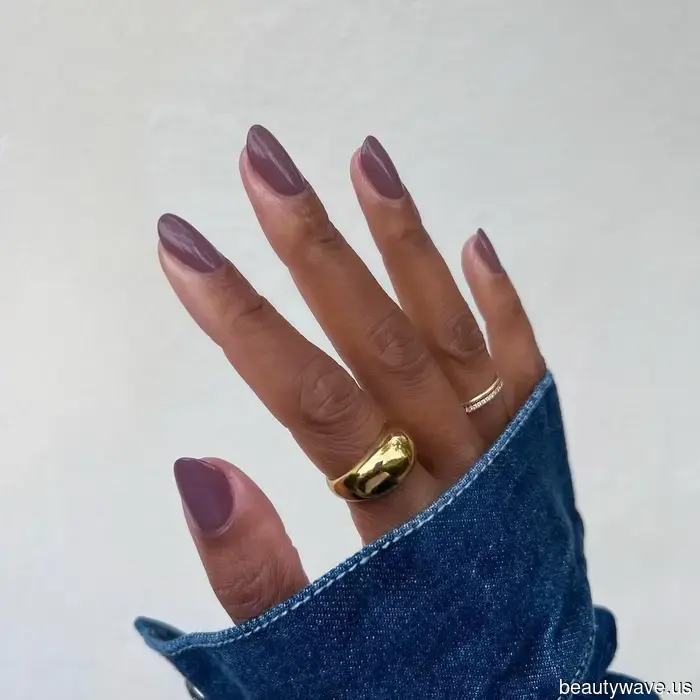 The Most Fashionable Individuals Are Donning These 11 Nail Colors Recommended by Experts This September