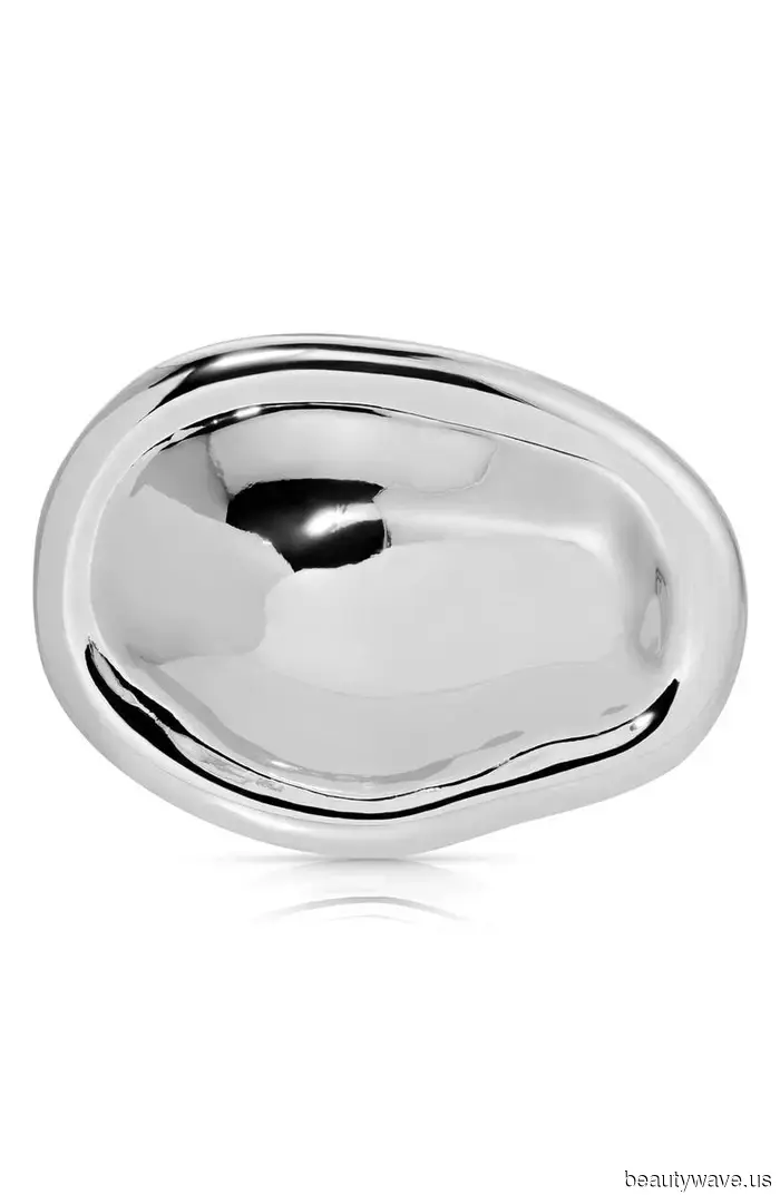 NYFW is just 9 days away—here are 9 beauty trends that editors expect to take center stage on the runways.