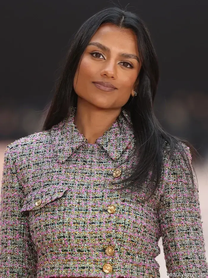 Simone Ashley's most unforgettable beauty styles are consistently bronzed, ethereal, and stylish—9 that I can't wait to replicate.