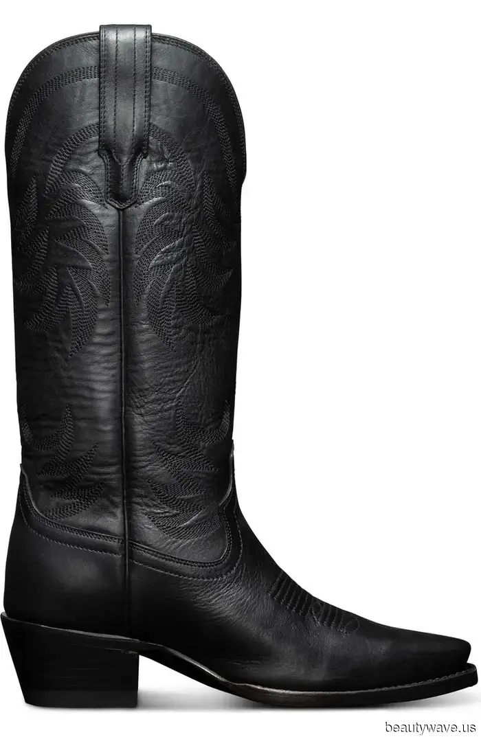 Margot Robbie trug gerade das Spieltags-Outfit, das jeder College-Student liebt.