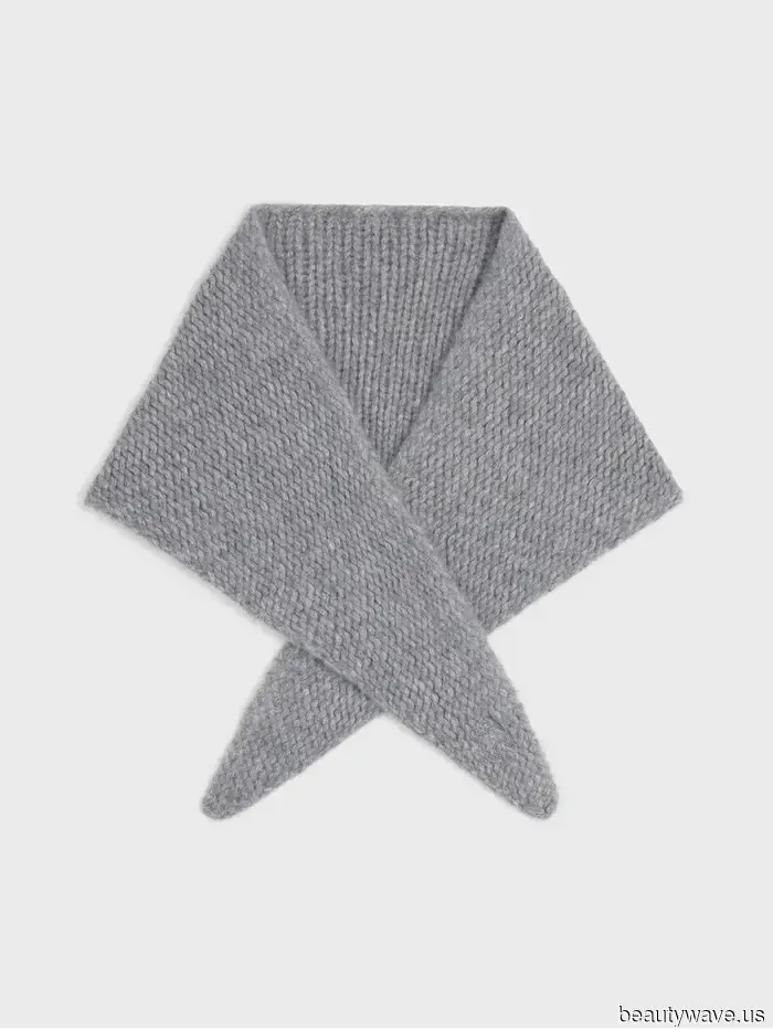 Apologies, Blanket Scarves: Dakota Johnson's Substitute Is the Key to Stylish Looks in 30º Weather or…