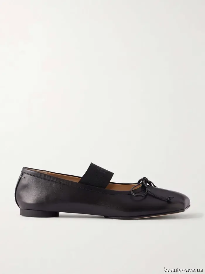 Le donne francesi e Emma Watson concordano: questa scarpa estiva a punta chiusa è molto più chic delle ciabatte.