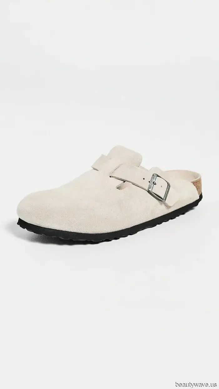To Avoid a Dated Look While Wearing Birkenstocks, Match This Specific Style With This Pant Trend.