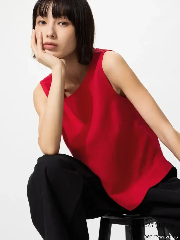 Uniqlo hat gerade seine schicksten Sommerneuheiten veröffentlicht&mdash;15 Teile für die Capsule Wardrobe, die es wert sind, bekannt zu werden.