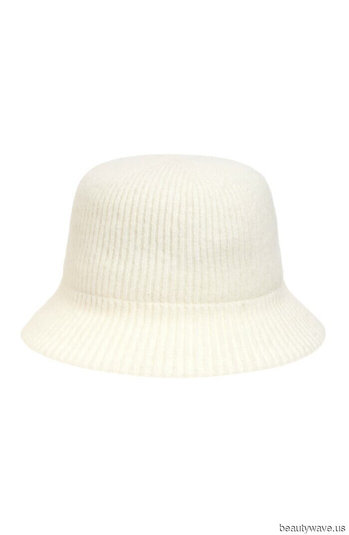 Il Colore Anti-Tendenza da Indossare Dalla Testa ai Piedi Questo Inverno (Suggerimento: Non È Bianco o Nero)