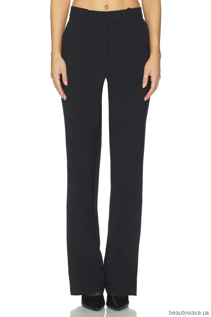 Sofia Richie Grainge está embarazada, y compartió la noticia con la chaqueta SRG que sé que se agotará primero.